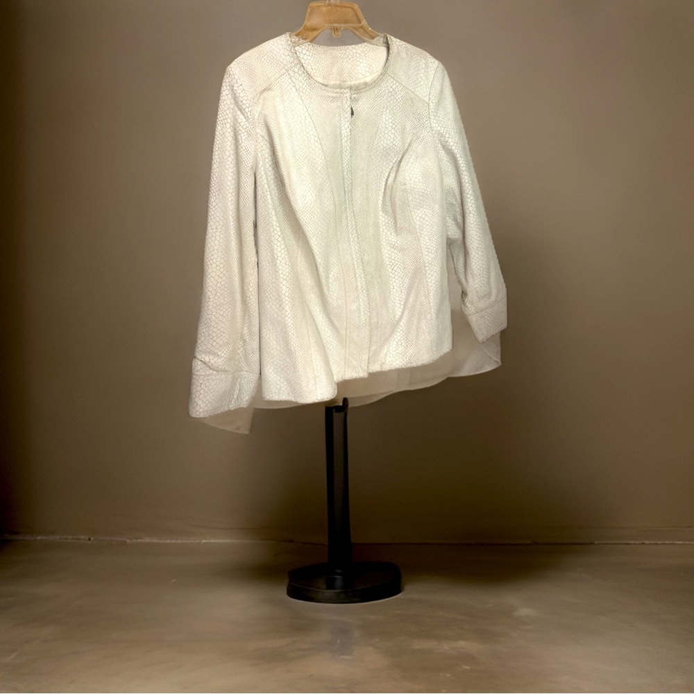 Alfani women white leather jacket.  Size 1X‎ - Picture 3 of 10